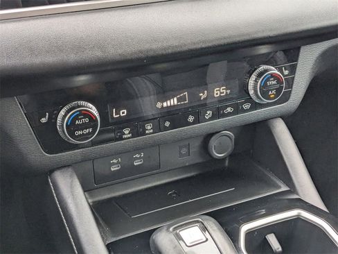 Used 2025 Mitsubishi Outlander SE image 22