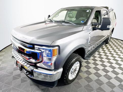 Used 2022 Ford F250 XLT AWD/4WD image 3