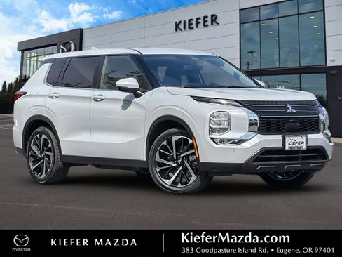 Used 2024 Mitsubishi Outlander SE FWD image 1