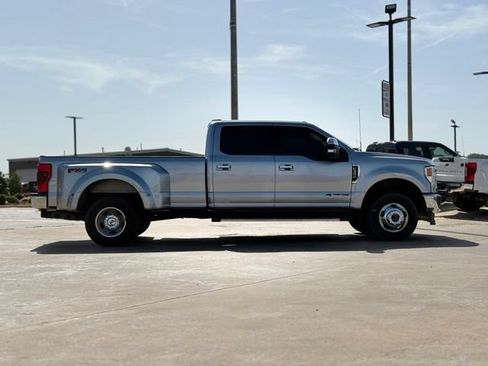 Used 2022 Ford F350 XLT w/ XLT Premium Package AWD/4WD image 8