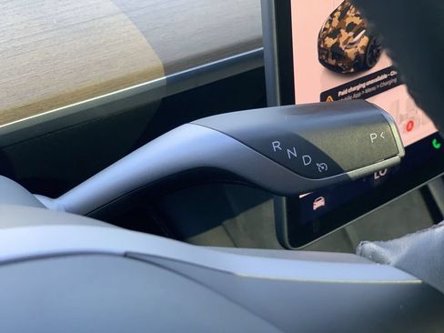 Used 2022 Tesla Model Y Long Range AWD/4WD image 13
