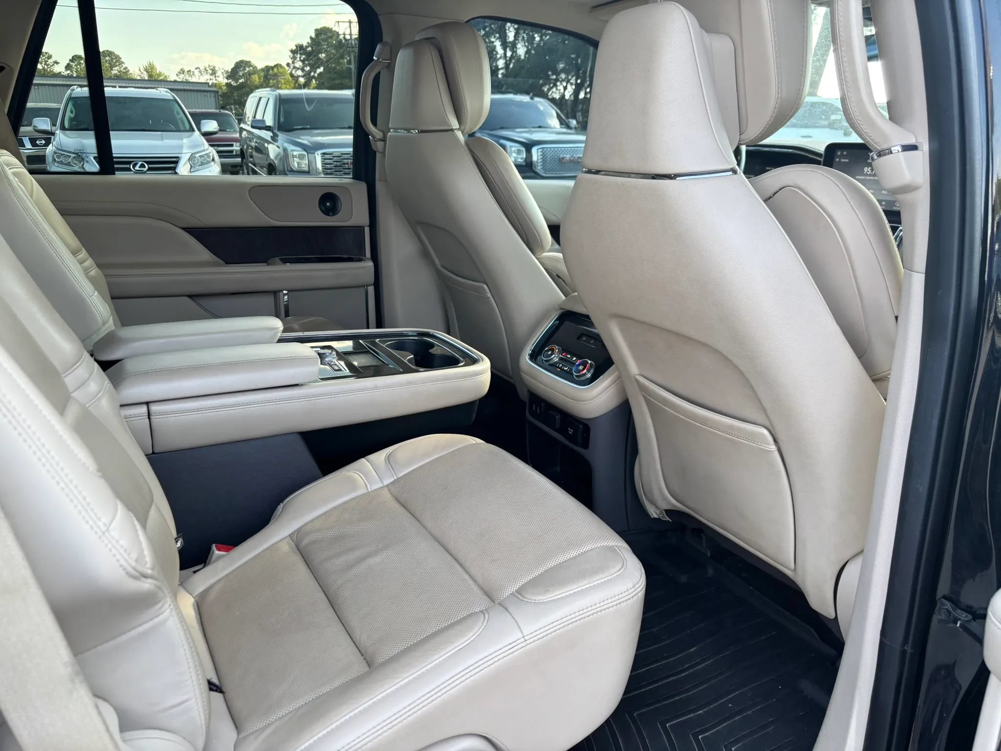 Used 2020 Lincoln Navigator Reserve AWD/4WD image 22