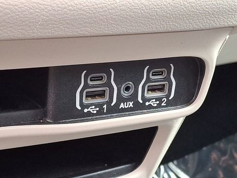 Used 2023 Chrysler Voyager LX image 25