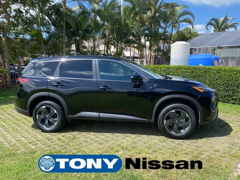 Used 2025 Nissan Rogue SV AWD/4WD image 8