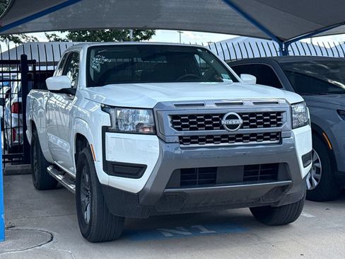 Used 2025 Nissan Frontier SV RWD image 3