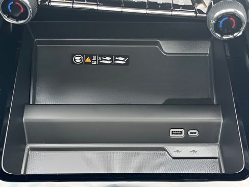 New 2026 Chevrolet Suburban Premier RWD image 30