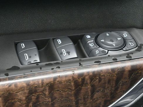 Used 2021 GMC Sierra 2500 Denali w/ Denali Black Diamond Edition AWD/4WD image 12