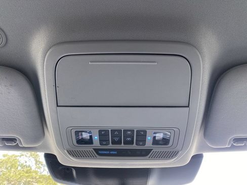 Used 2023 Ford Explorer XLT w/ Equipment Group 202A AWD/4WD image 17