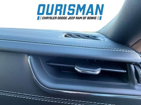 New 2025 Jeep Grand Cherokee Overland w/ Luxury Tech Group IV AWD/4WD image 21