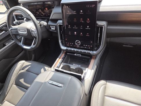Used 2025 GMC Yukon XL Denali AWD/4WD image 28