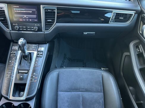 Used 2018 Porsche Macan AWD/4WD image 38