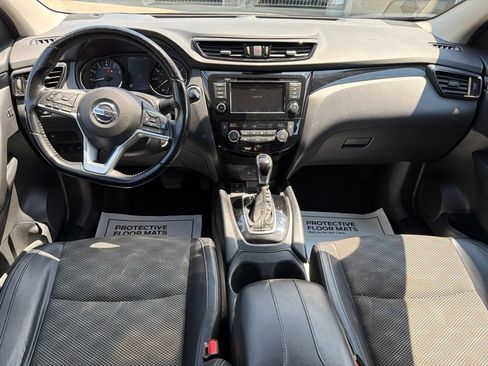 Used 2022 Nissan Rogue Sport SV w/ Technology Package AWD/4WD image 2