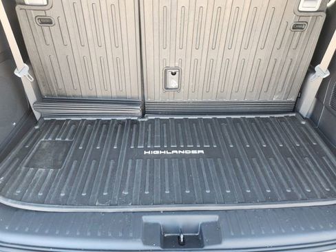 Used 2025 Toyota Highlander Platinum image 36