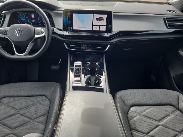 Used 2024 Volkswagen Atlas Cross Sport SE FWD image 15