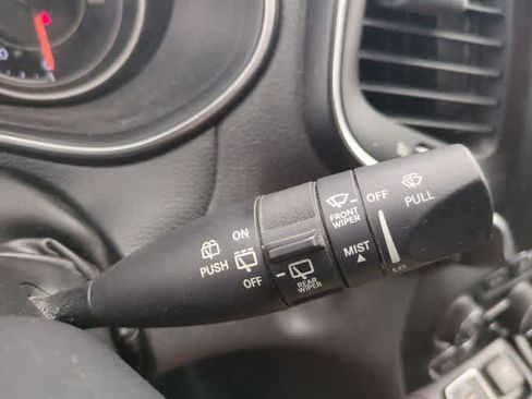 Used 2019 Jeep Cherokee Latitude Plus image 26