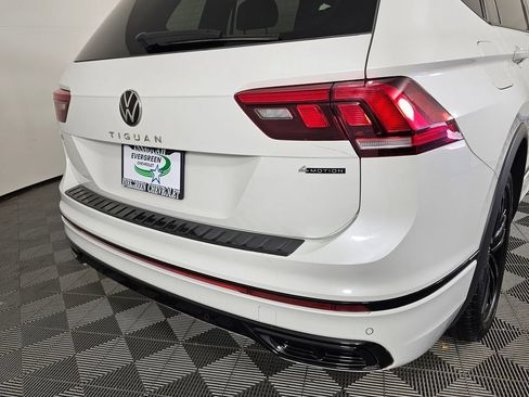 Used 2022 Volkswagen Tiguan SE R-Line AWD/4WD image 10
