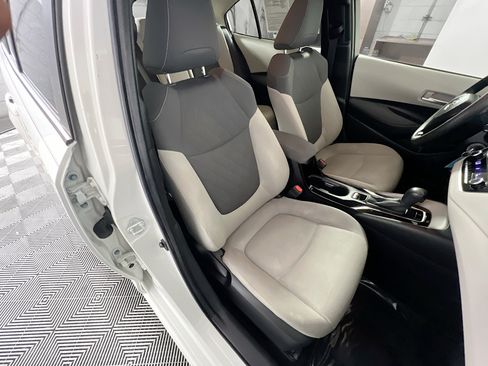Used 2020 Toyota Corolla LE FWD image 29