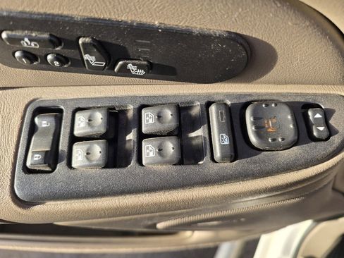 Used 2004 GMC Sierra 2500 SLT w/ Heavy-Duty Power Package image 11