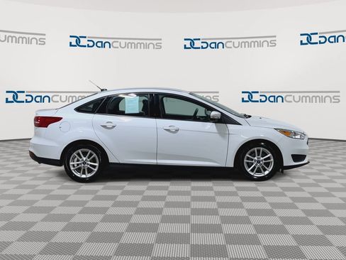 Used 2016 Ford Focus SE w/ Reverse Sensing Package FWD image 9