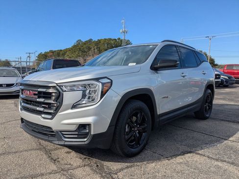 Used 2022 GMC Terrain AT4 image 8