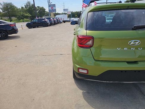 Used 2023 Hyundai Venue SEL image 10