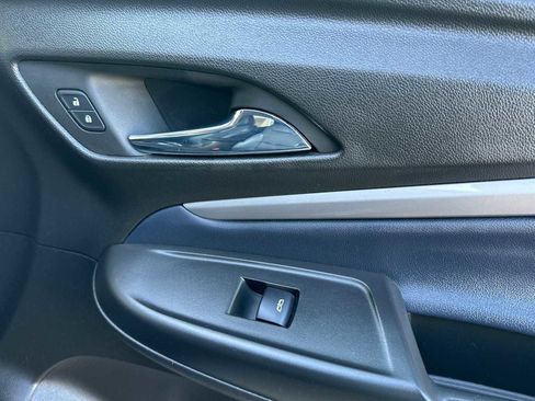 Used 2022 Chevrolet Bolt EUV LT w/ Convenience Package image 19