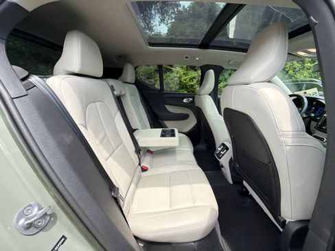 Used 2023 Volvo XC40 B5 Plus AWD/4WD image 21