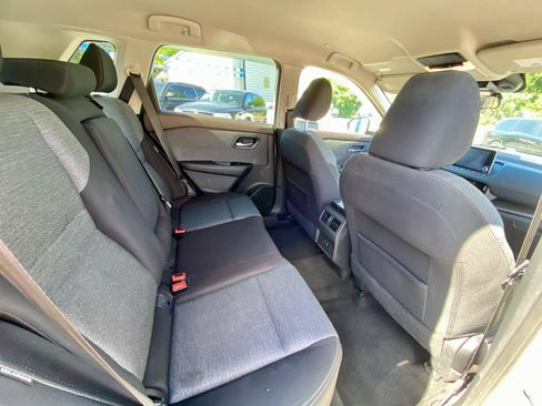 Used 2022 Nissan Rogue SV FWD image 10