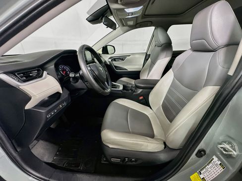 Used 2019 Toyota RAV4 XLE Premium w/ Cold Weather Package FWD image 13