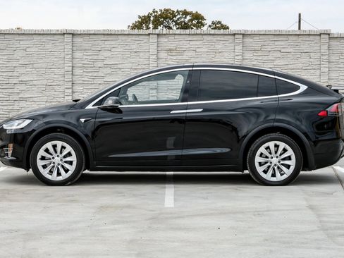 Used 2017 Tesla Model X 90D image 14