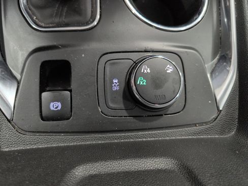 Used 2019 Chevrolet Traverse LT image 13
