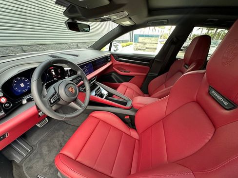 Used 2026 Porsche Macan 4S Electric image 4