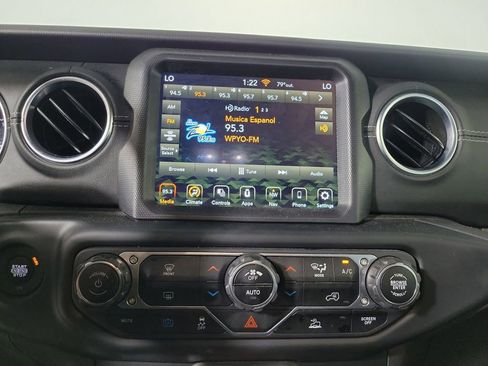 Used 2023 Jeep Wrangler Unlimited Sahara AWD/4WD image 19