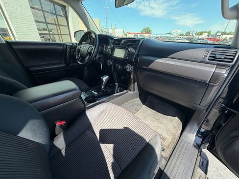 Used 2017 Toyota 4Runner TRD Off-Road AWD/4WD image 13