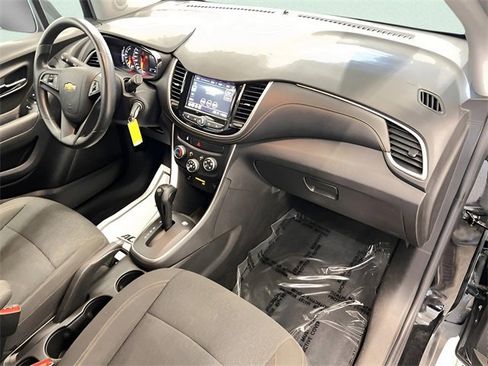 Certified 2021 Chevrolet Trax LS w/ Tint and Cruise Package image 13