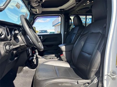 Used 2020 Jeep Wrangler Unlimited Sahara image 14