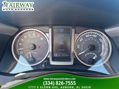 Used 2017 Toyota Tacoma SR5 w/ Tow Package image 19