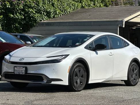 Used 2026 Toyota Prius Plug-In Hybrid FWD image 8