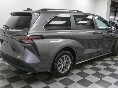 Certified 2023 Toyota Sienna LE image 9