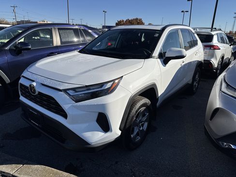 Used 2022 Toyota RAV4 XLE w/ Convenience Package image 4