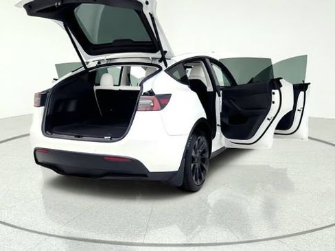 Used 2022 Tesla Model Y Long Range AWD/4WD image 18