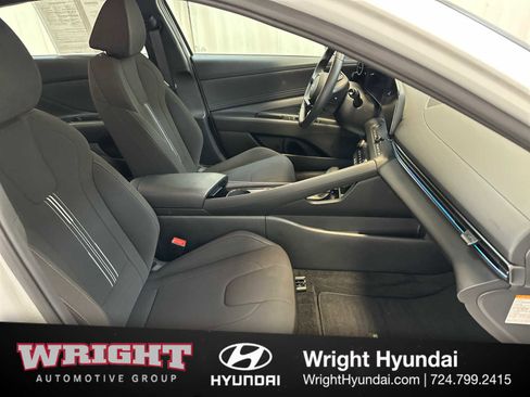 Used 2025 Hyundai Elantra SEL w/ Cargo Package image 18