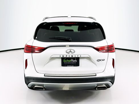 Used 2020 INFINITI QX50 Luxe w/ Navigation Package FWD image 7