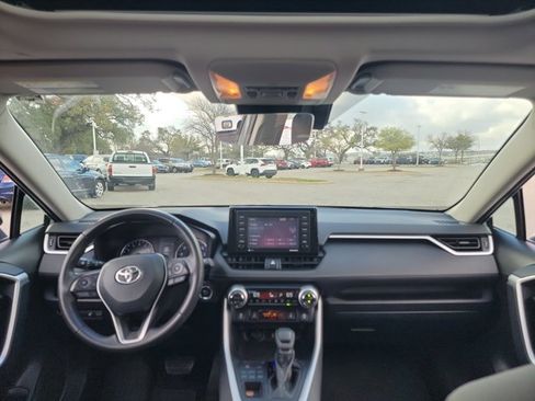 Used 2020 Toyota RAV4 XLE w/ Convenience Package image 13