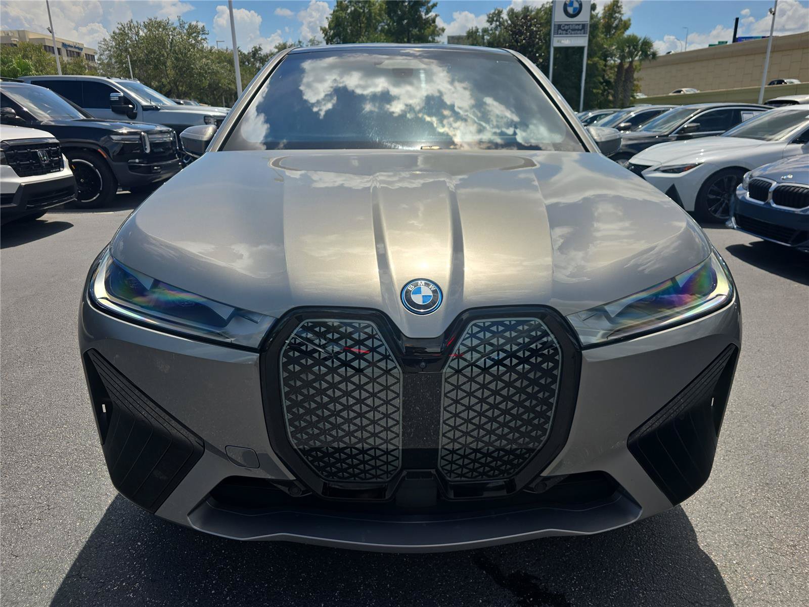 Used 2024 BMW iX xDrive50 w/ Premium Package AWD/4WD image 2