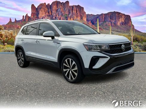 Used 2023 Volkswagen Taos SE w/ Panoramic Sunroof Package image 10