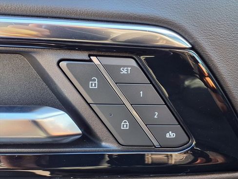 Used 2025 Chevrolet Suburban High Country image 11