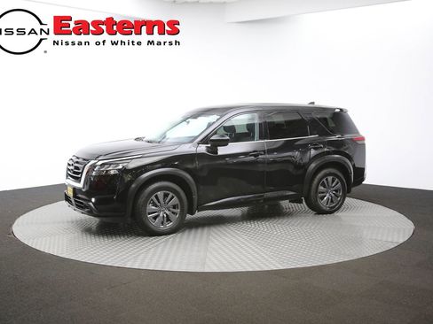 Used 2024 Nissan Pathfinder S image 70