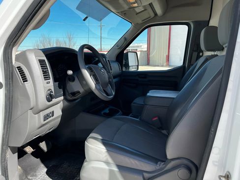 Used 2021 Nissan NV 2500 SV RWD image 11