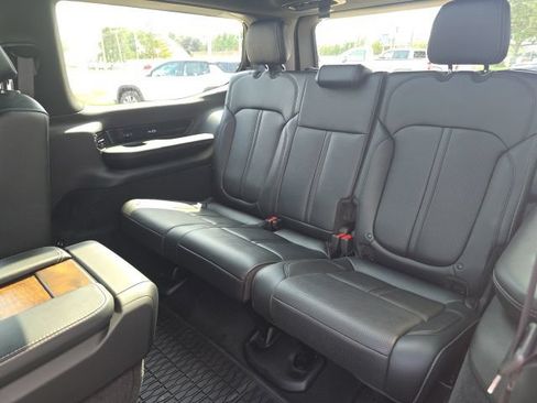 Used 2025 Jeep Grand Wagoneer 4WD image 18